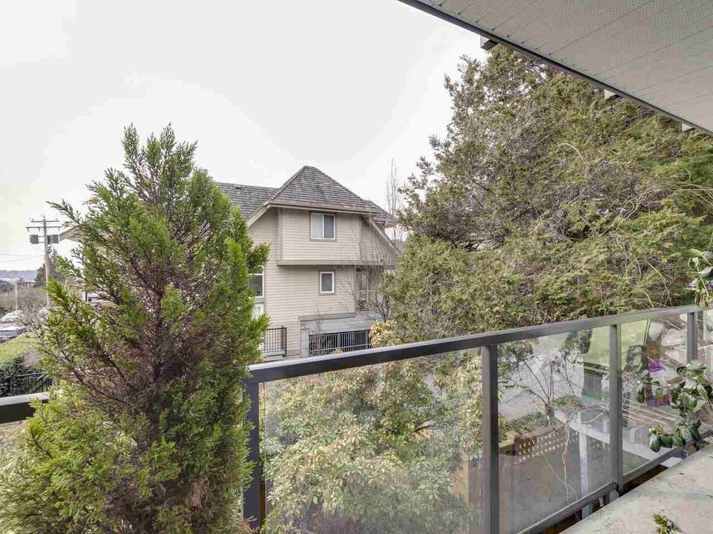 1515 Chesterfield Ave, #205