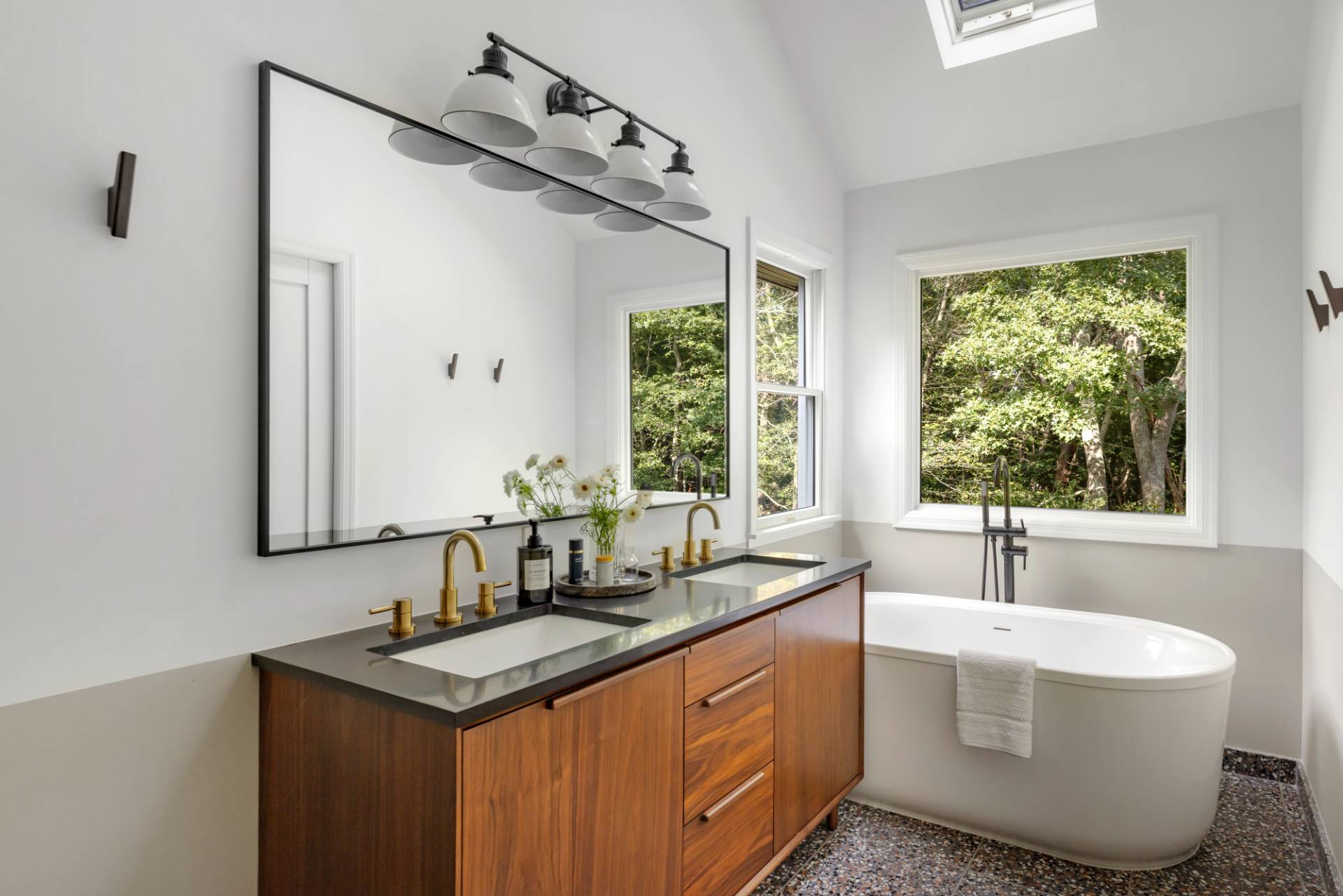 7 Wooded Oak Lane, East Hampton