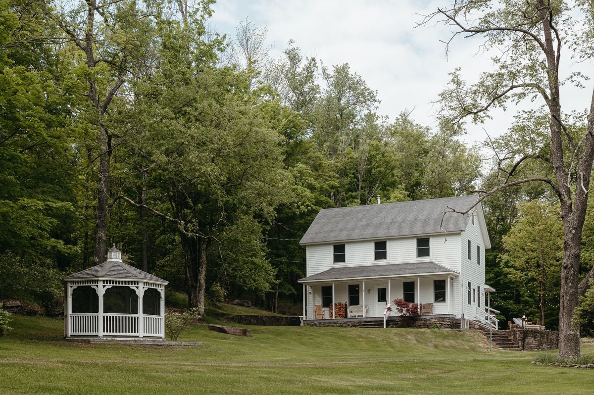 Roscoe Farmhouse