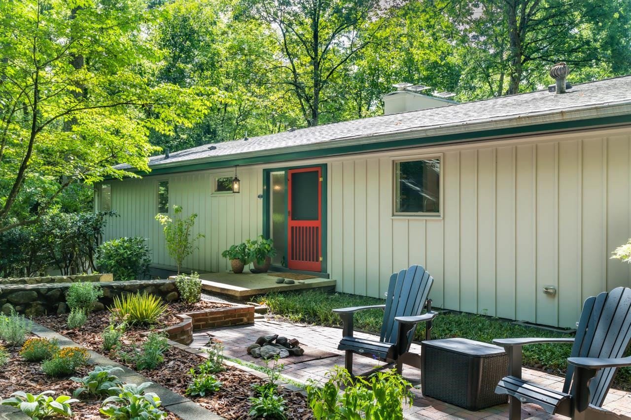 1120 Sourwood Dr