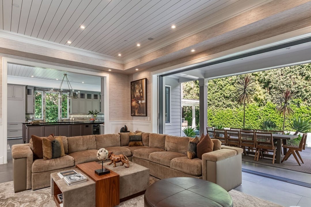 Monarch Reserve, N Norman Pl, 90049