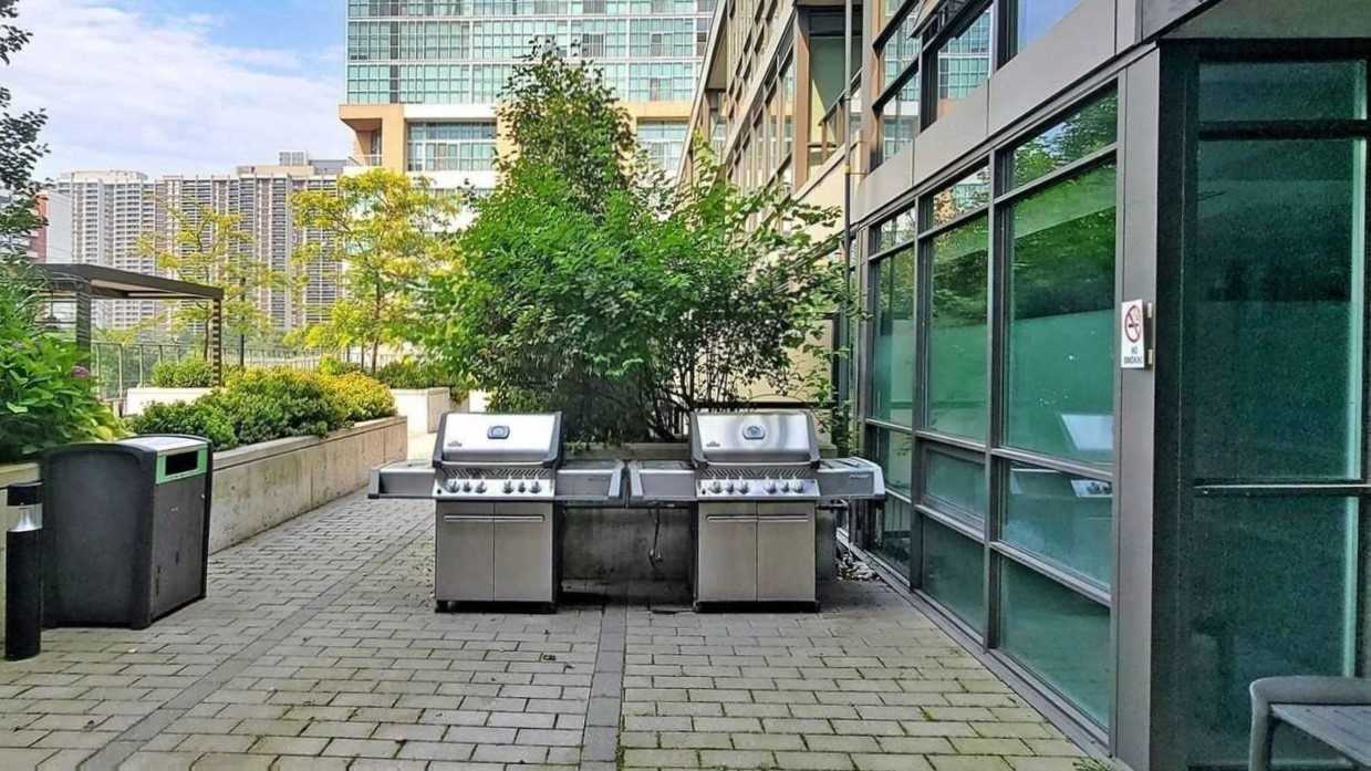 8 Fieldway Rd Unit: 401