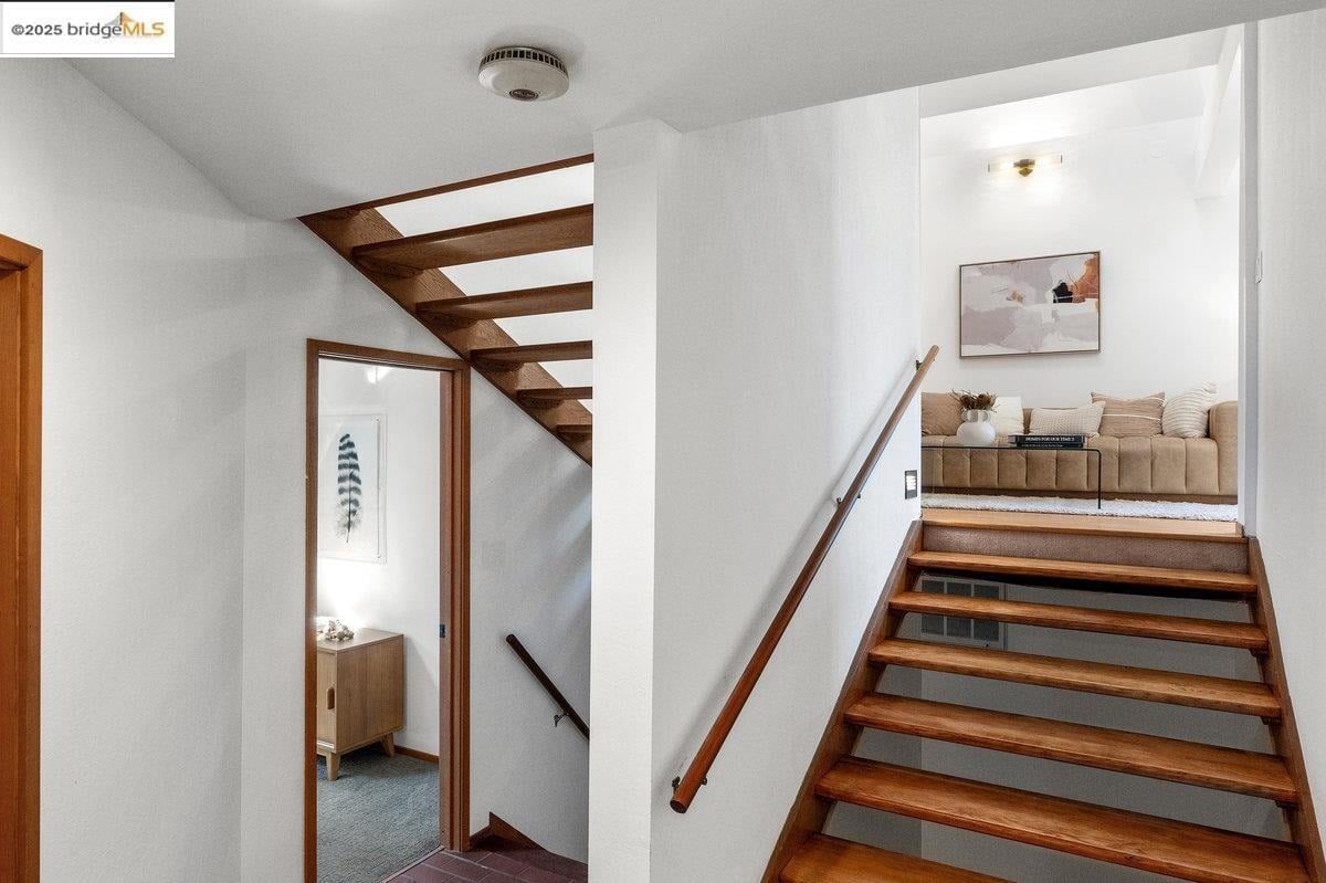 2112 Manzanita Dr