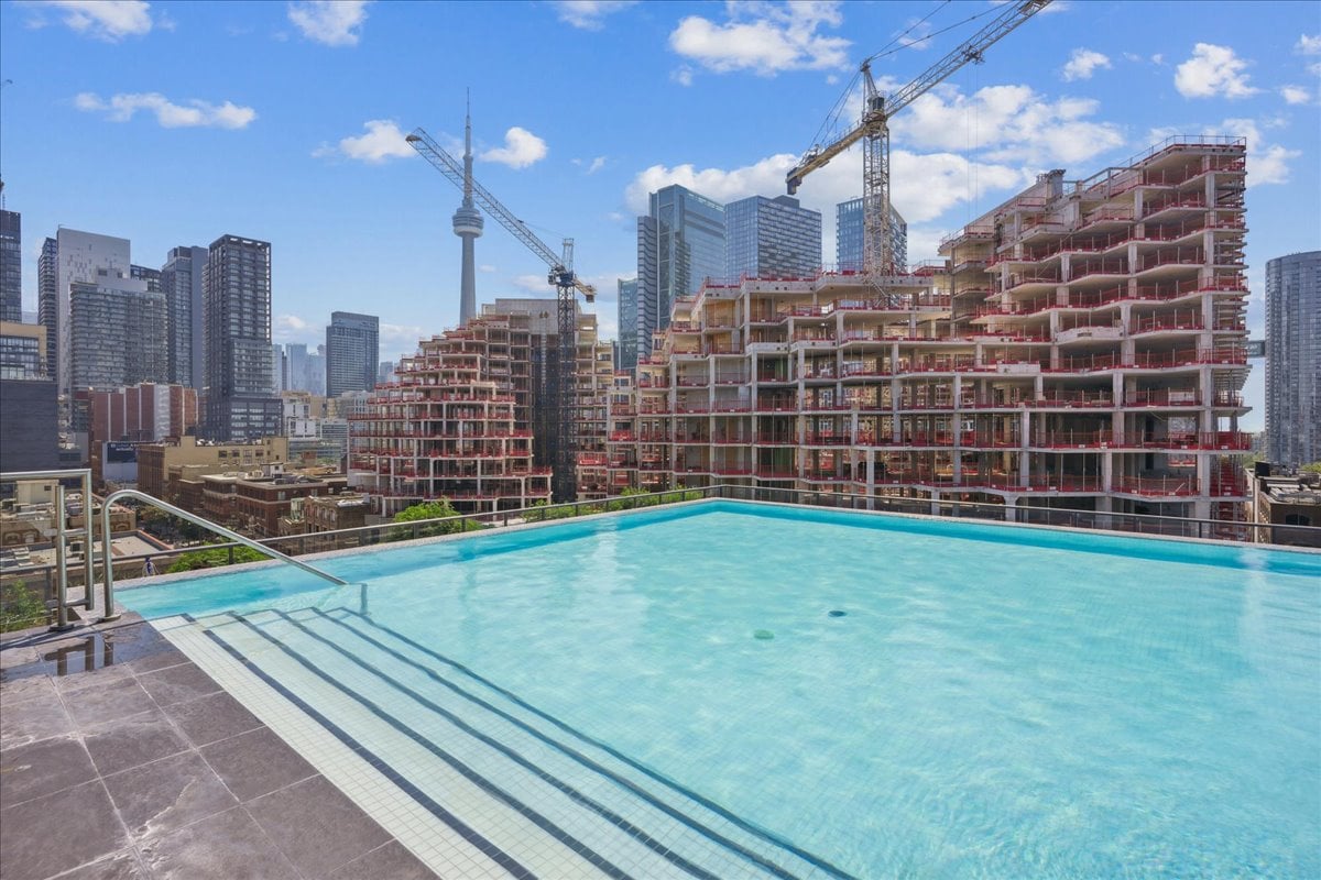 560 King St West Suite 1006