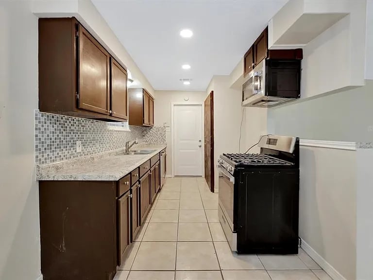 6023 Ludington Dr