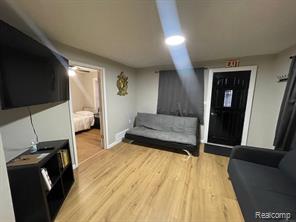 1228 E JARVIS Avenue, Hazel Park 48030