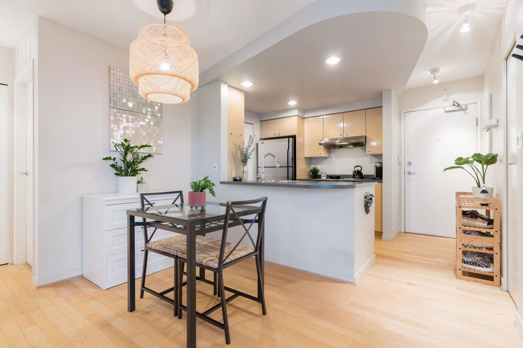 1009 Expo Blvd, #2601