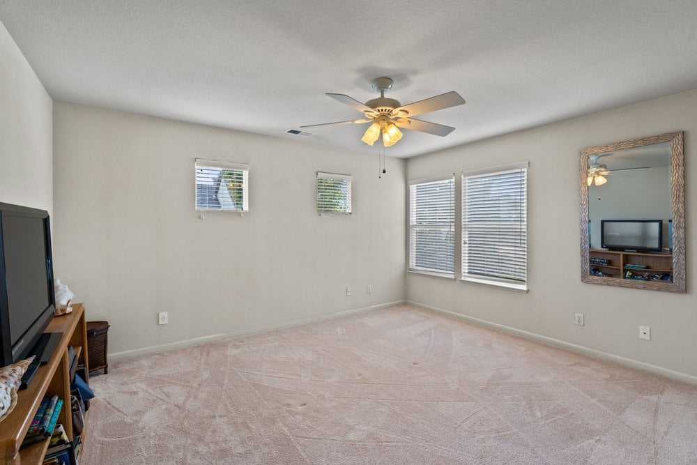 2010 Falcon Ridge Dr