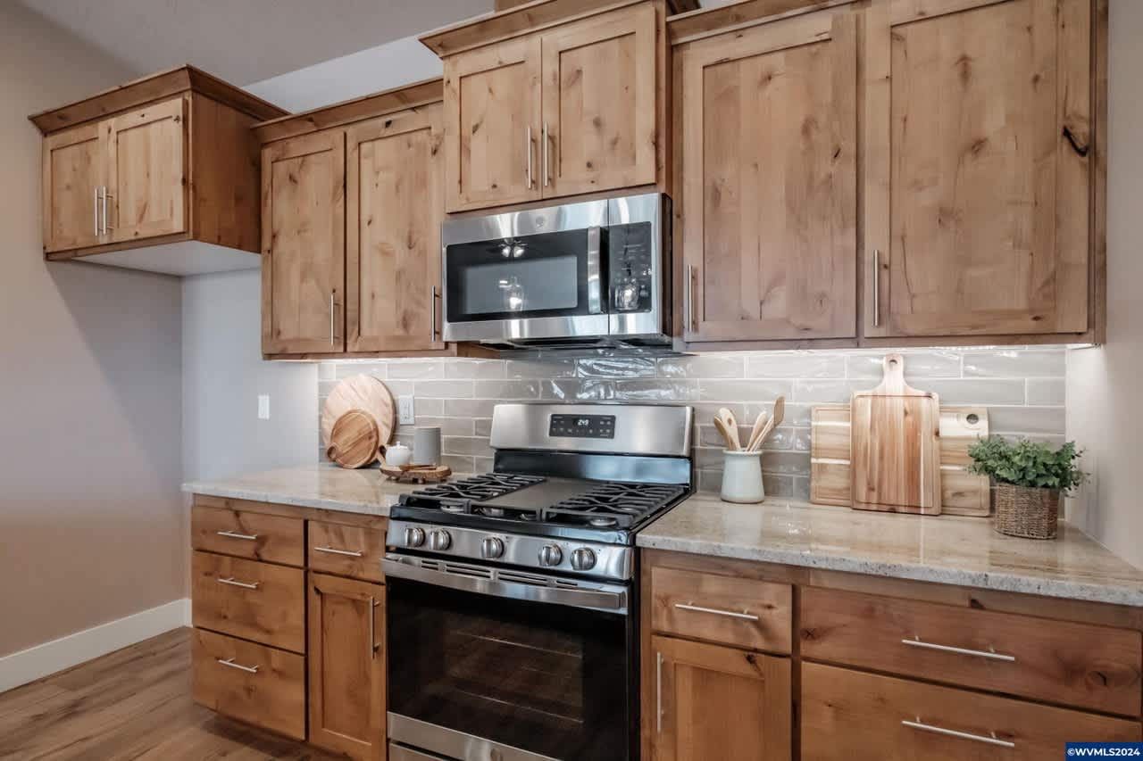 704 NW George Ct