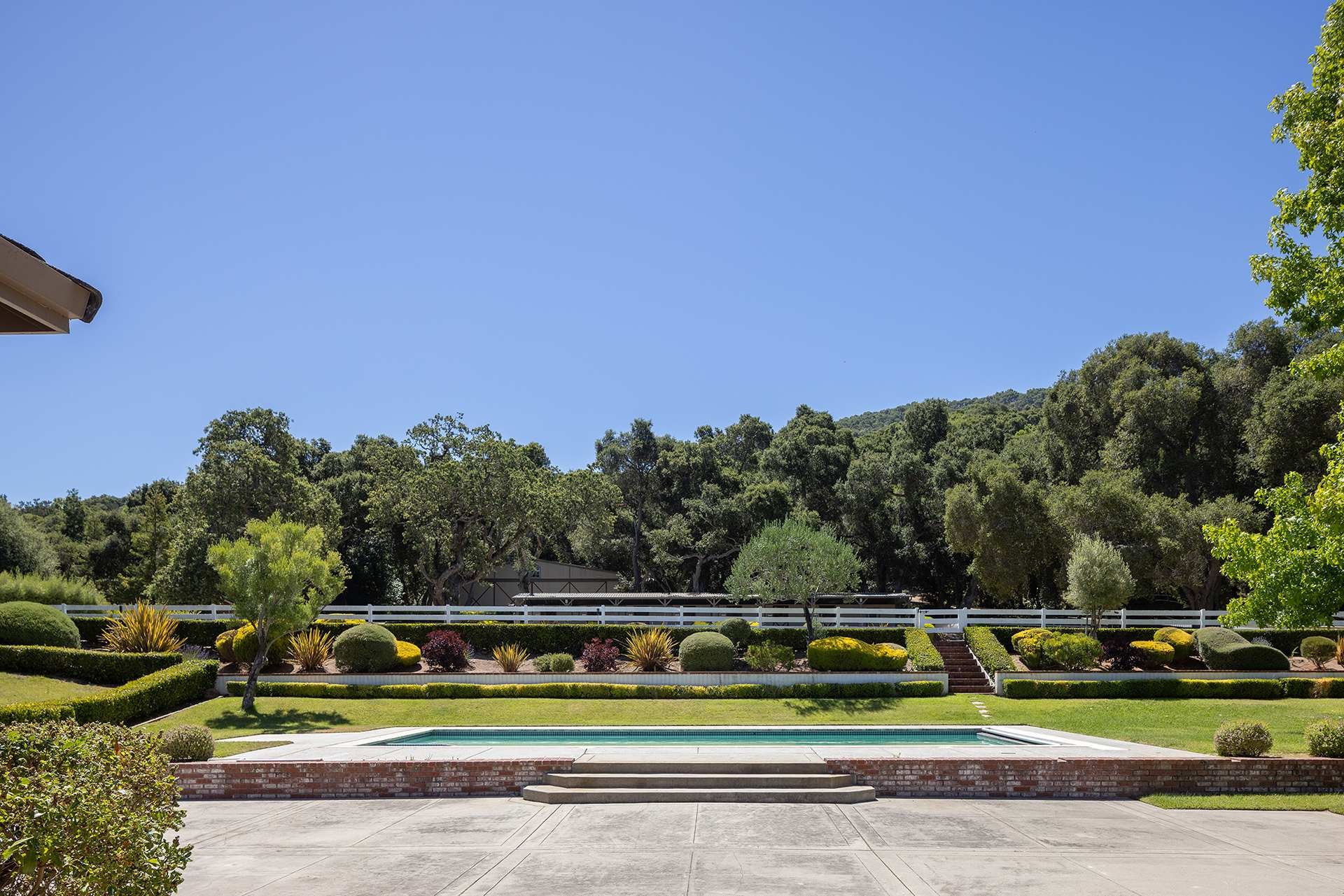 Stunning Equestrian Estate - 6 Sleepy Hollow Dr