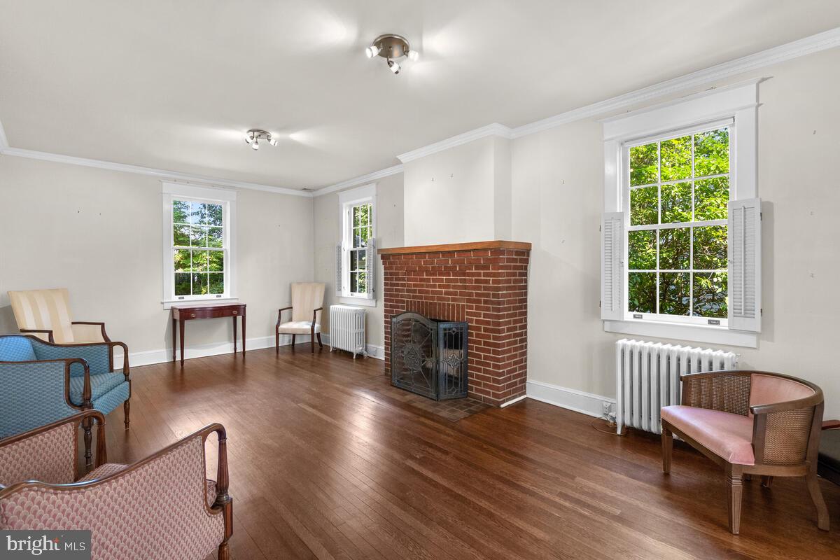 6803 Pineway