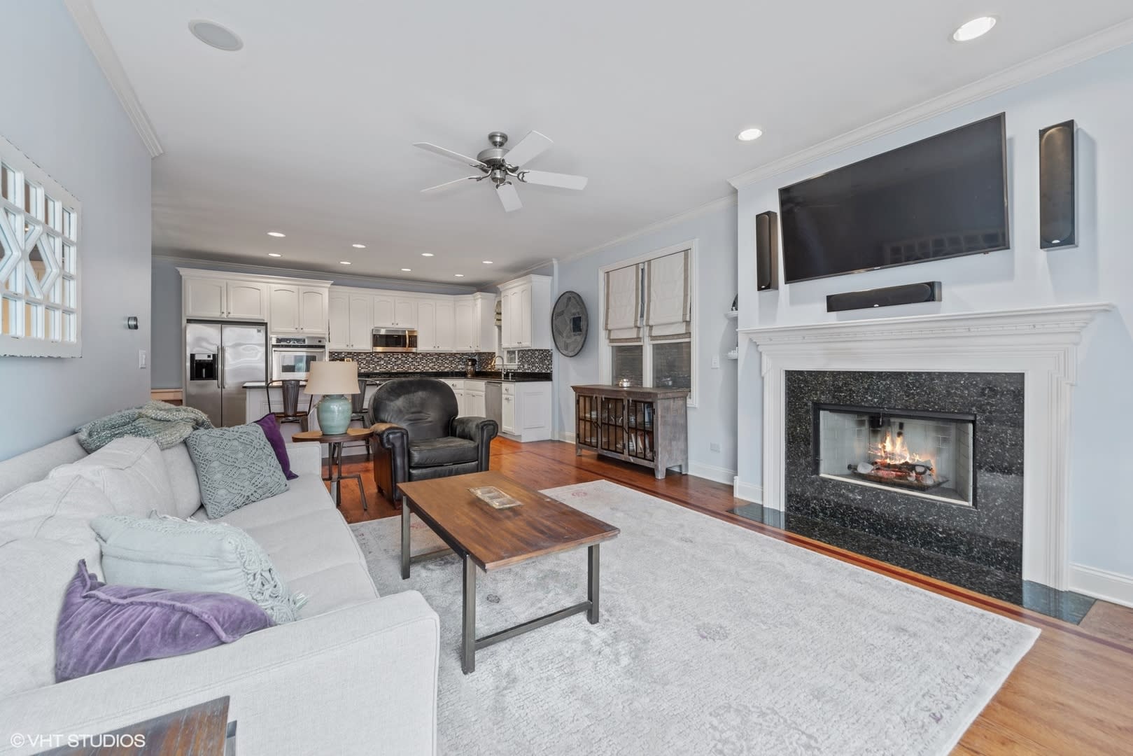 2055 W Belmont #2