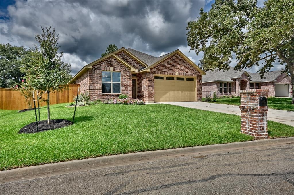 42 Briarwood Lane Bellville, Tx 77418