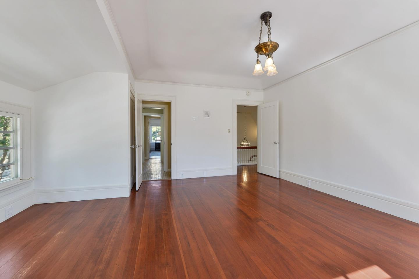1156 McKendrie St