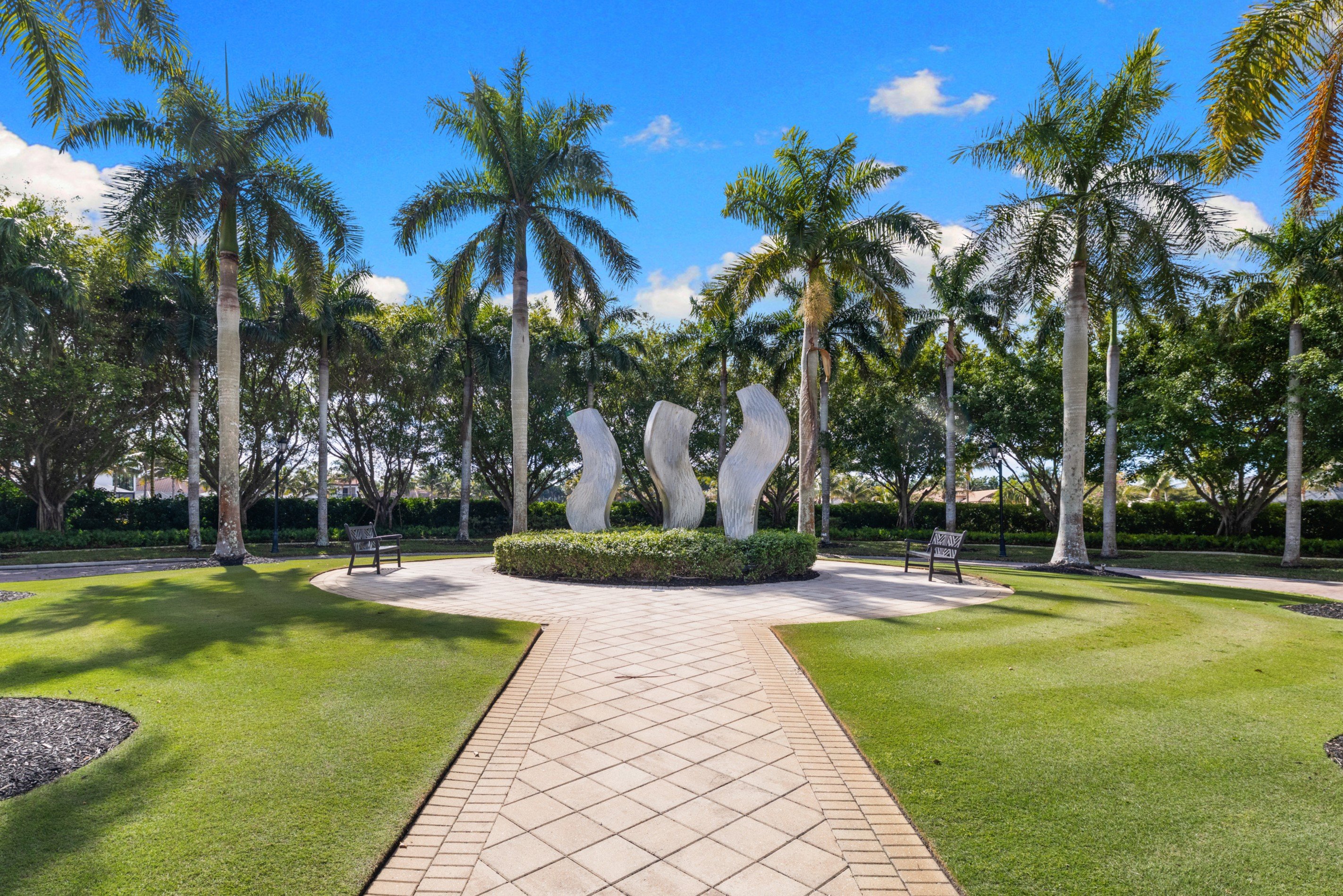 Landscaped promenade at Miromar Lakes Beach & Golf Club