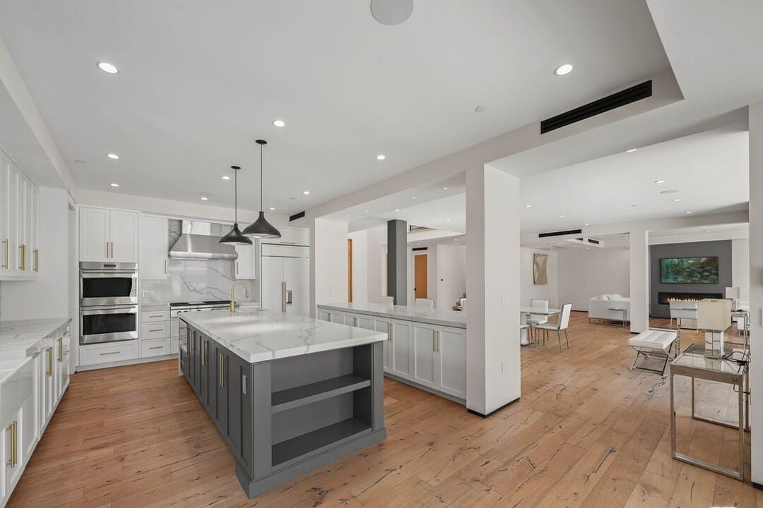 W 6th St, 90048
