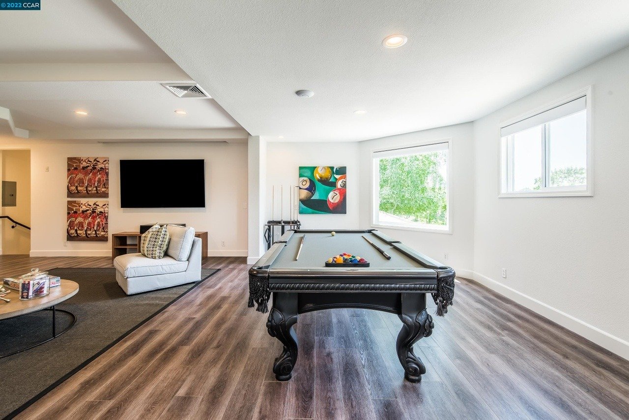 4017 Rhoda Way