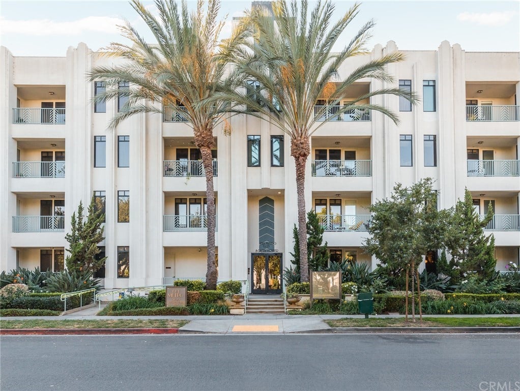 5625 Crescent Park W, Unit 305