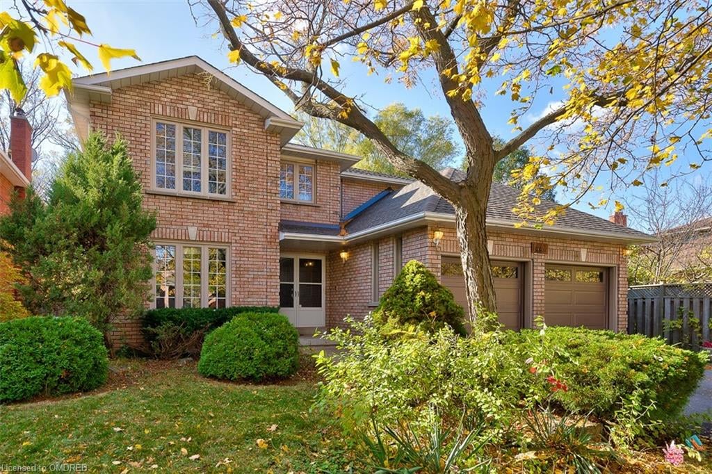 Executive home backing onto ravine