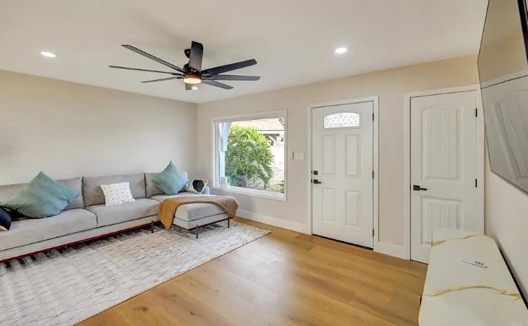 4107 Cole Way san diego, CA 92117