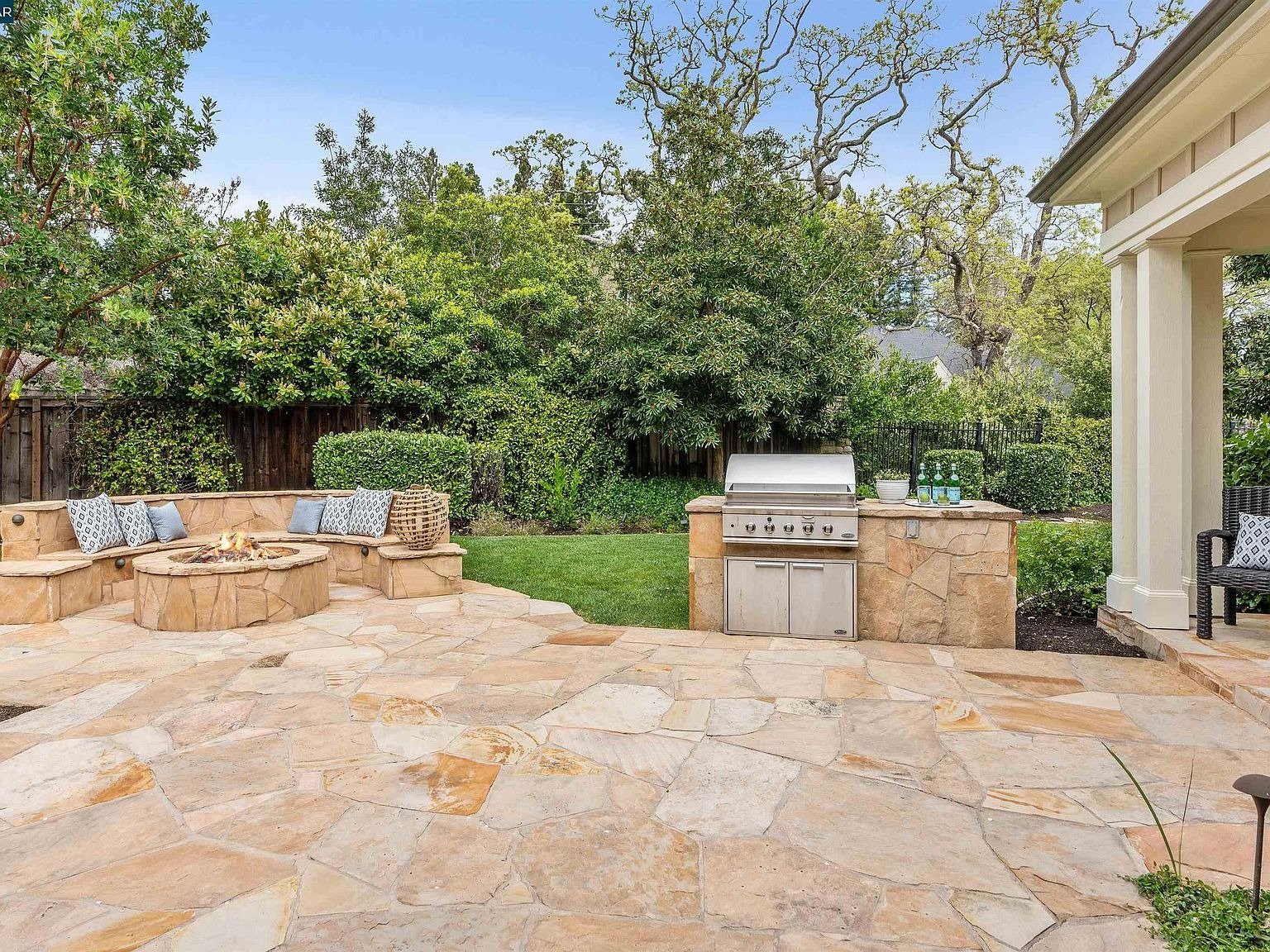 56 Hidden Oaks Dr