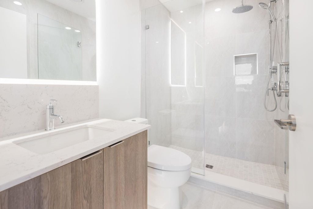 7638 Cambie St, #307