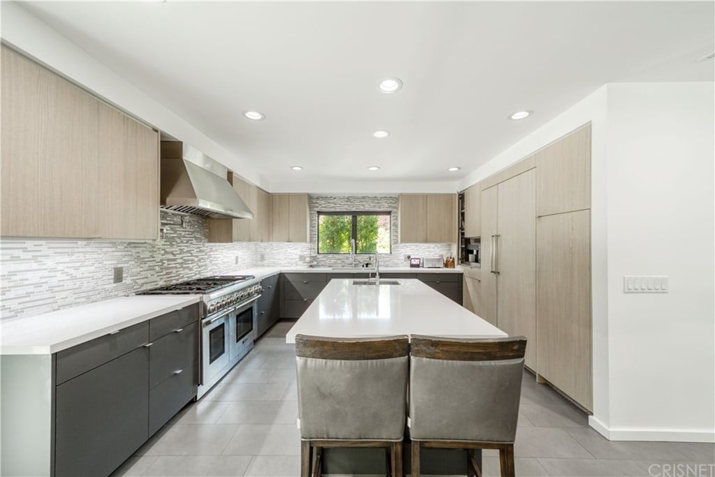 5139 Jarvis Ave