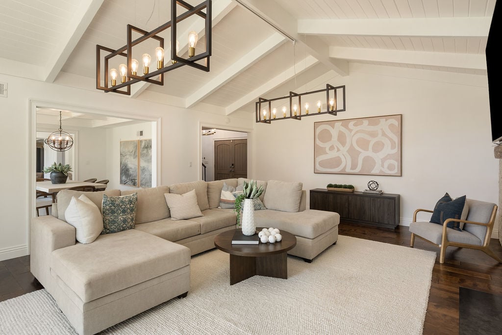 11042 Hunting Horn Drive, North Tustin, CA 