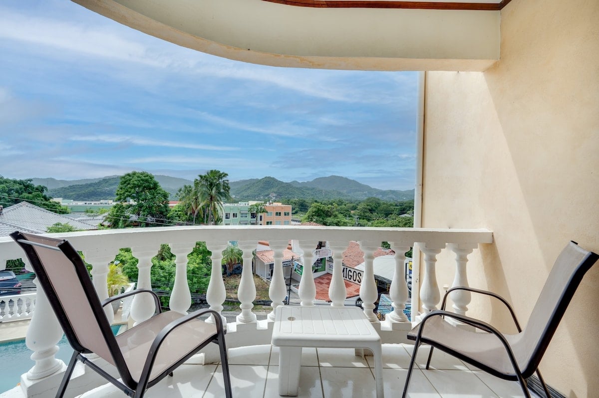 Flamingo Marina Real 11 – Move-in Ready Condo Steps from Flamingo Beach   