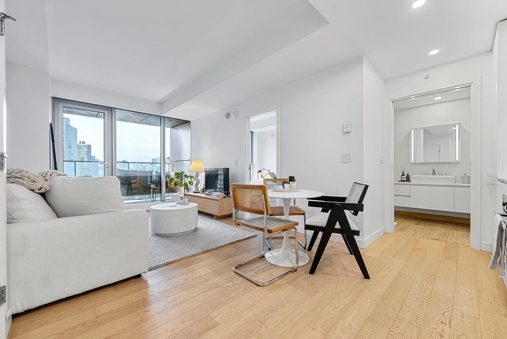 1480 Howe St, #1106