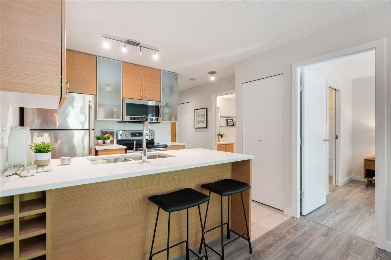 977 Mainland Street, #306