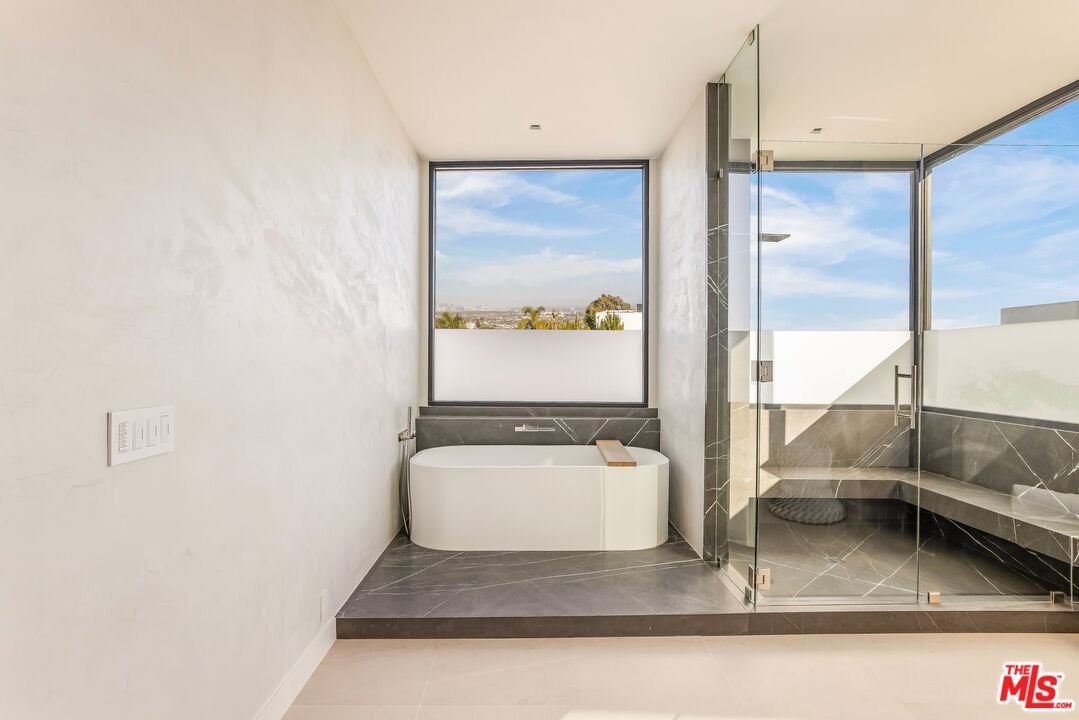 Monarch Crest, Sierra Mar Pl, 90069