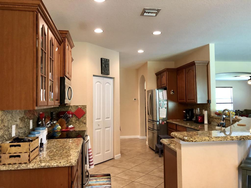 5520 SW Gray Fox Dr