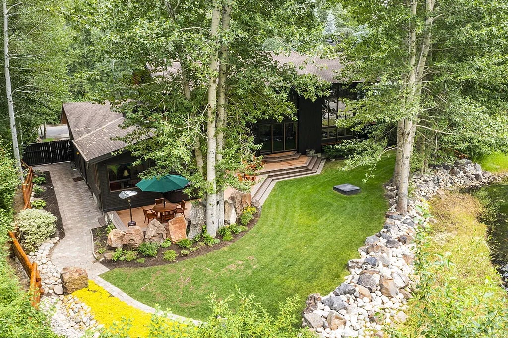 1011 War Eagle Dr