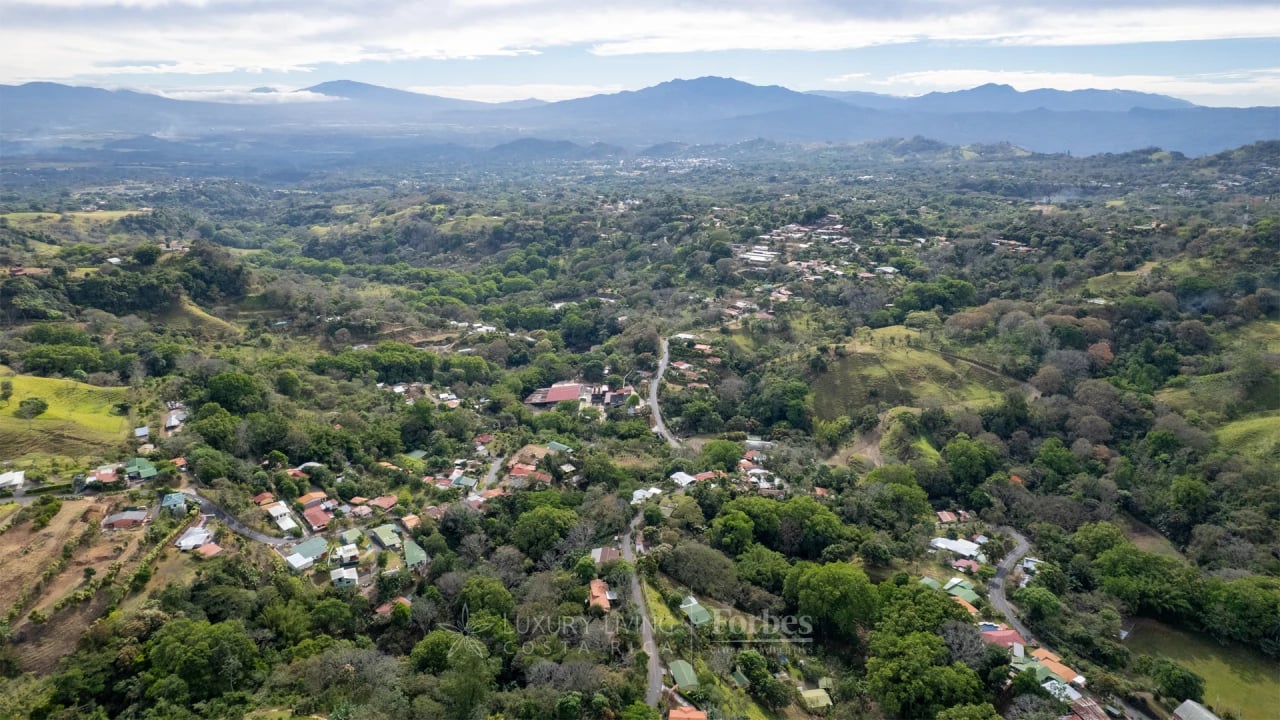 20875 - Villa Plumeria: Atenas, 3.8 Ha with Pool, Coffee Plantation & Views