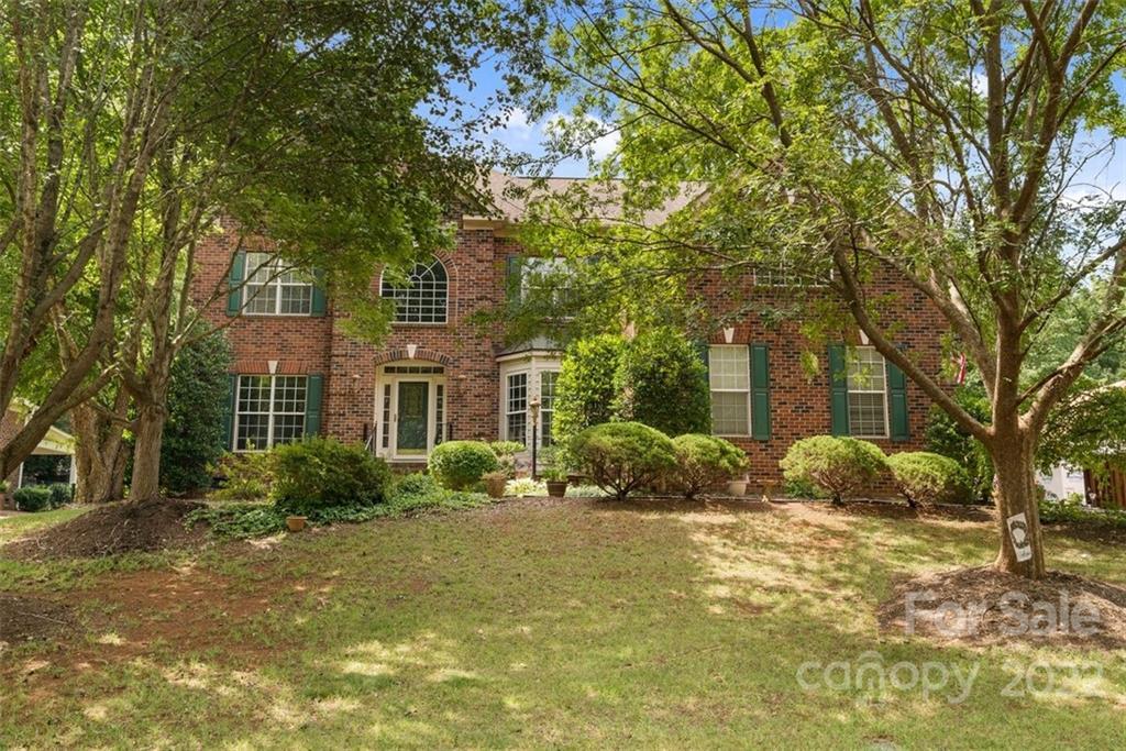 908 Robinbrook Ln