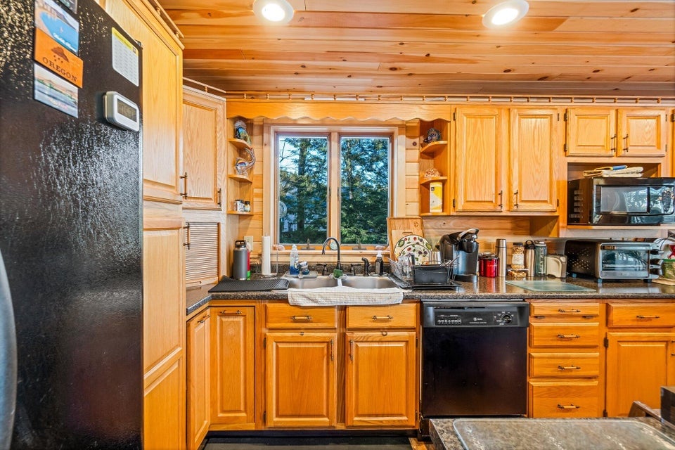 36 Worcester Way Lincoln, ME 04457