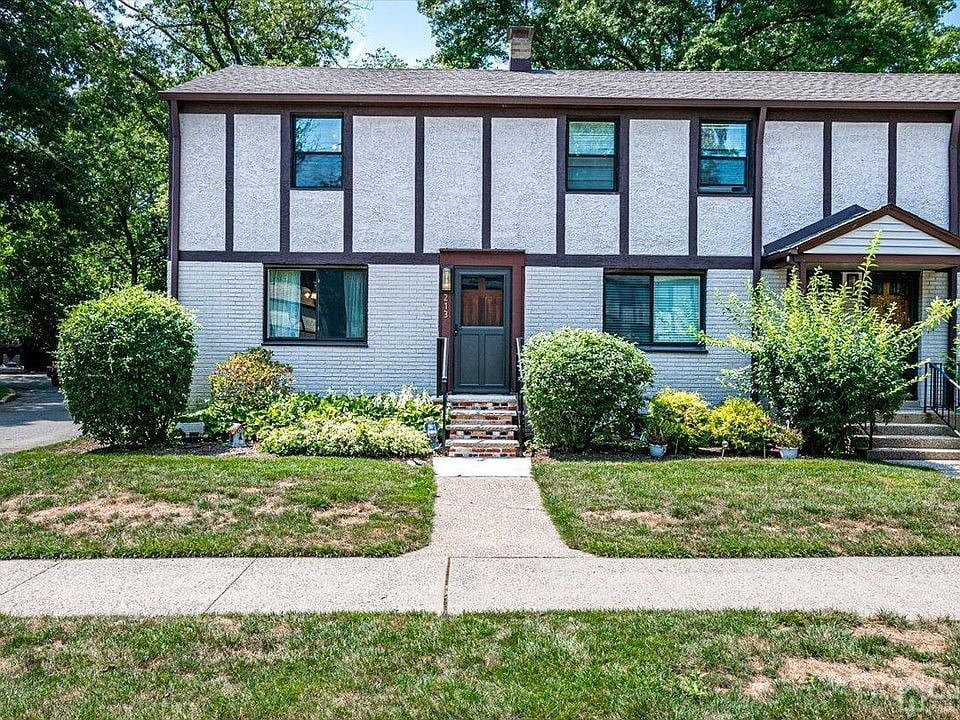 213 Newman St