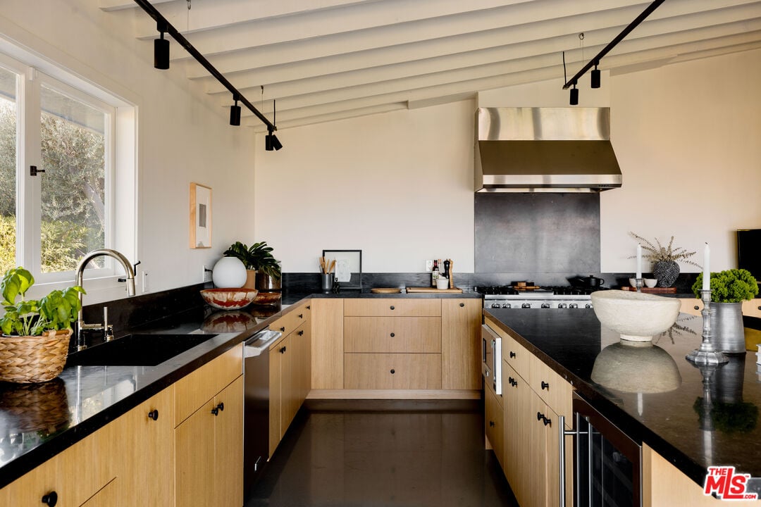 Crownfall Reserve, Edwin Dr, 90046