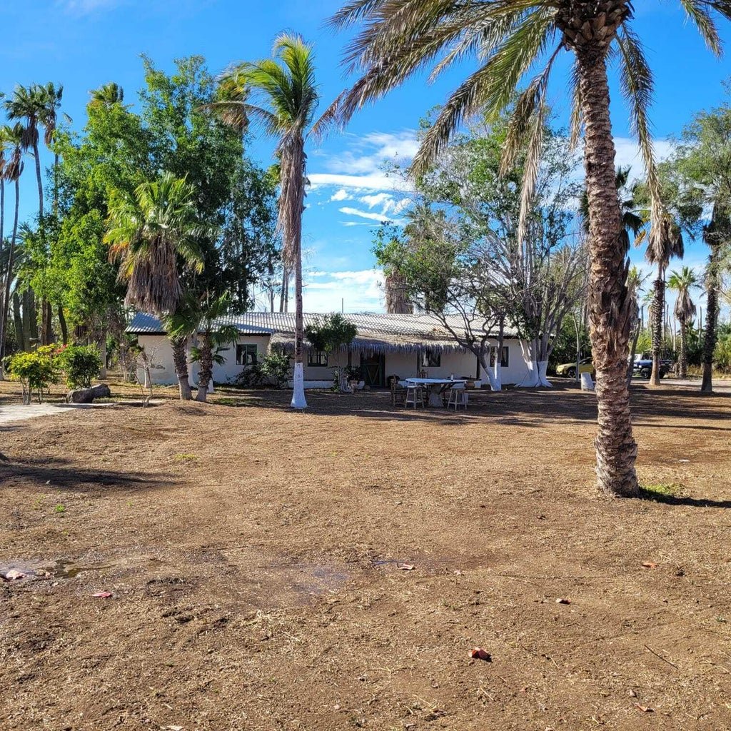 Compound Los Pinos
