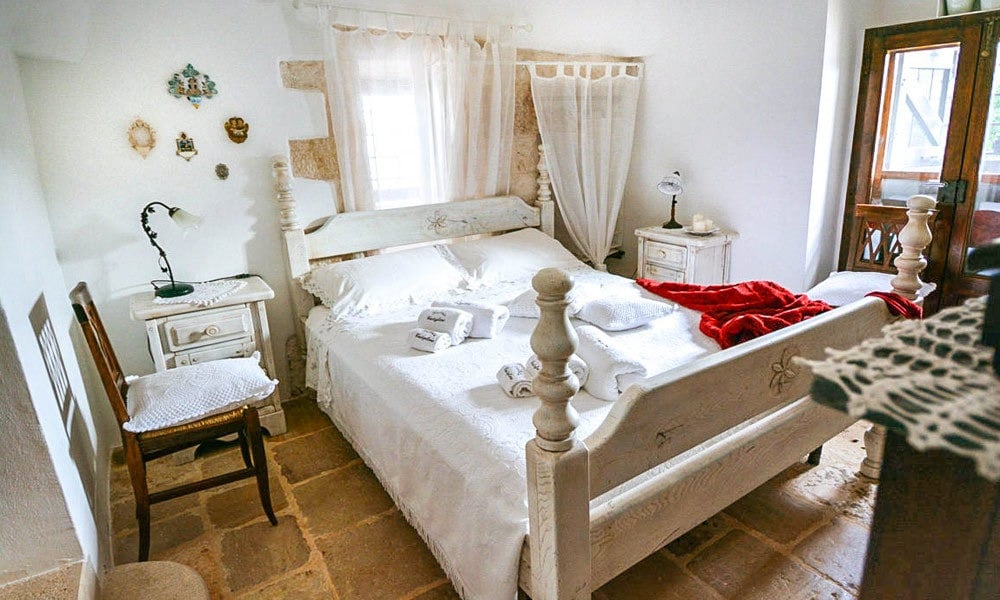 Character Filled Trulli With Pool Near Castellana Grotte