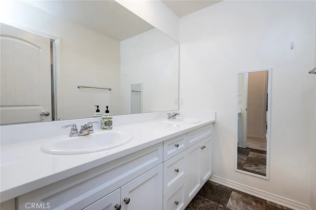 3224 E Mt. Rainier Dr