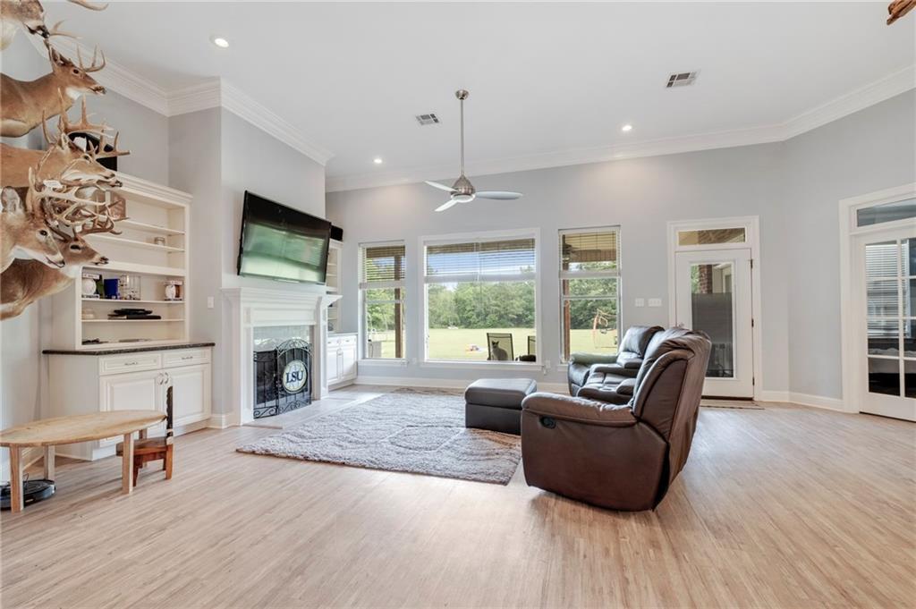 102 Highland Crest Dr