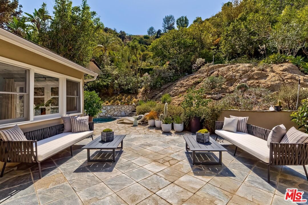 2277 Betty Ln
