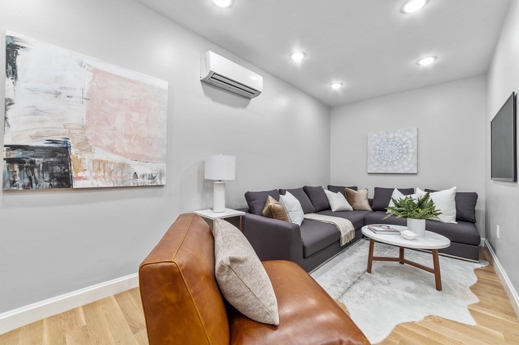 90 Holworthy St Cambridge, MA 02138