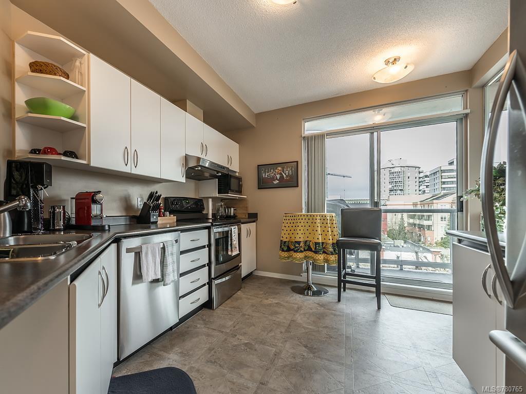 605-1010 View St