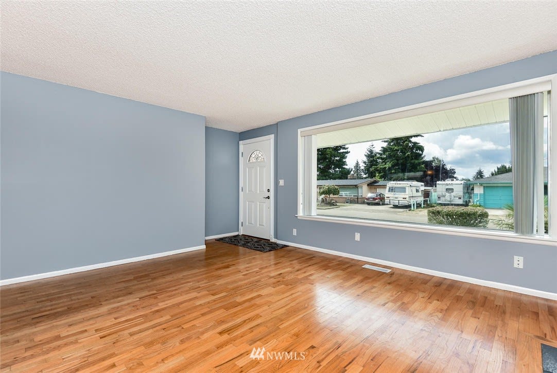 608 Jefferson Ave NE