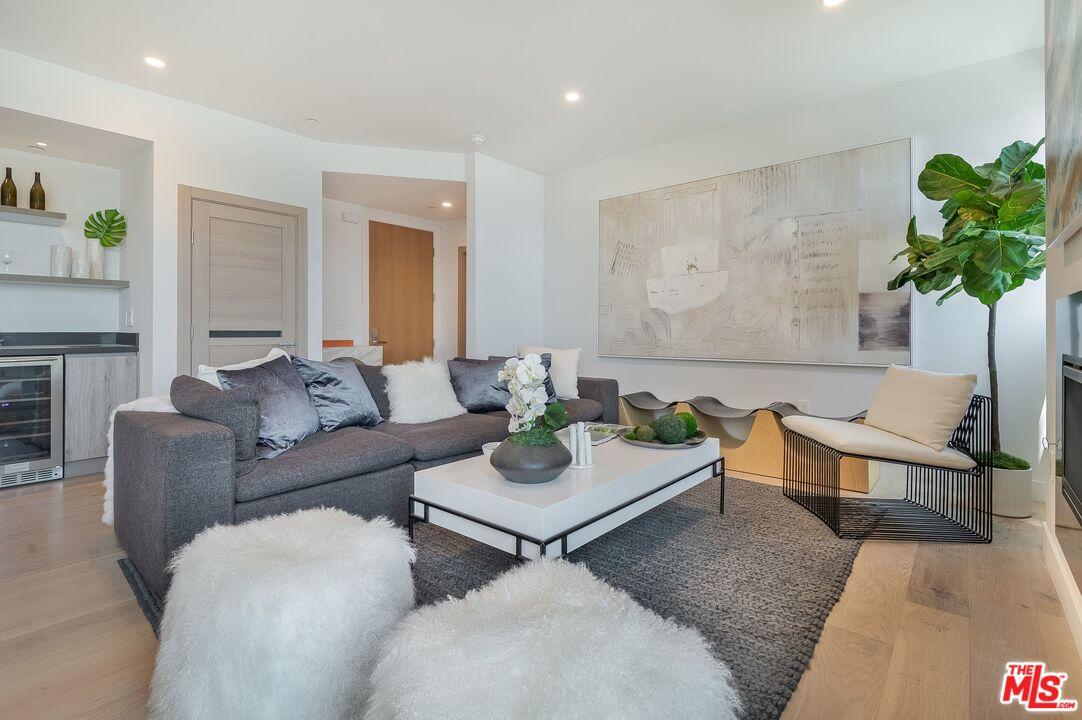1367 N Alta Vista BLVD Unit: 304