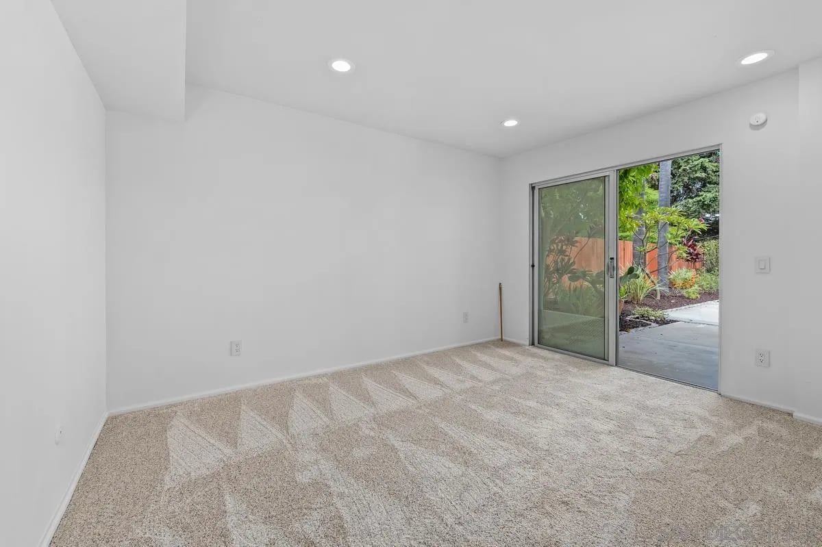 2885 Fallbrook Ln