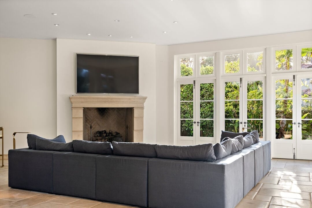 Century Woods Dr, 90067